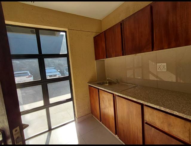 334M² WAREHOUSE TO LET IN POMONA